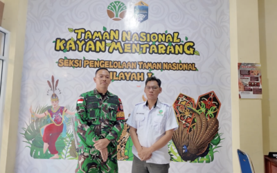 MENJAGA BENTENG PERBATASAN: SINERGI SATGAS PAMTAS YONKAV 13/SL DAN TN KAYAN MENTARANG DI RESOR LUMBIS